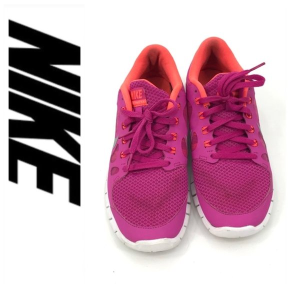 Nike Shoes - 💕SALE💕 Nike Pink Tennis Shoes